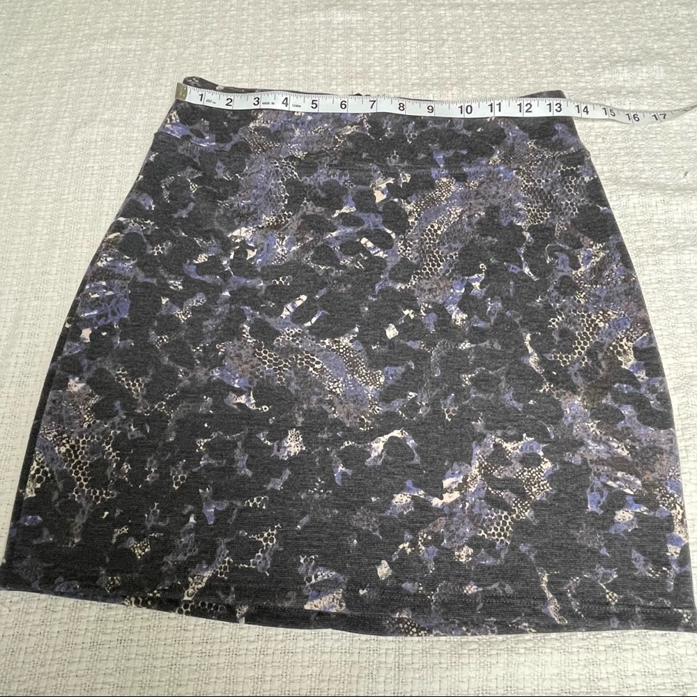 SILENCE + NOISE / URBAN OUTFITTERS animal multi print mini skirt - Picture 9 of 11